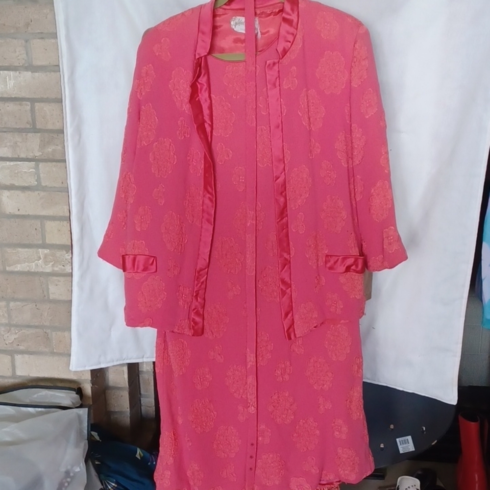 Vintage 3 peice outfit, pink floral brocade, dress, Belt, lined jacket